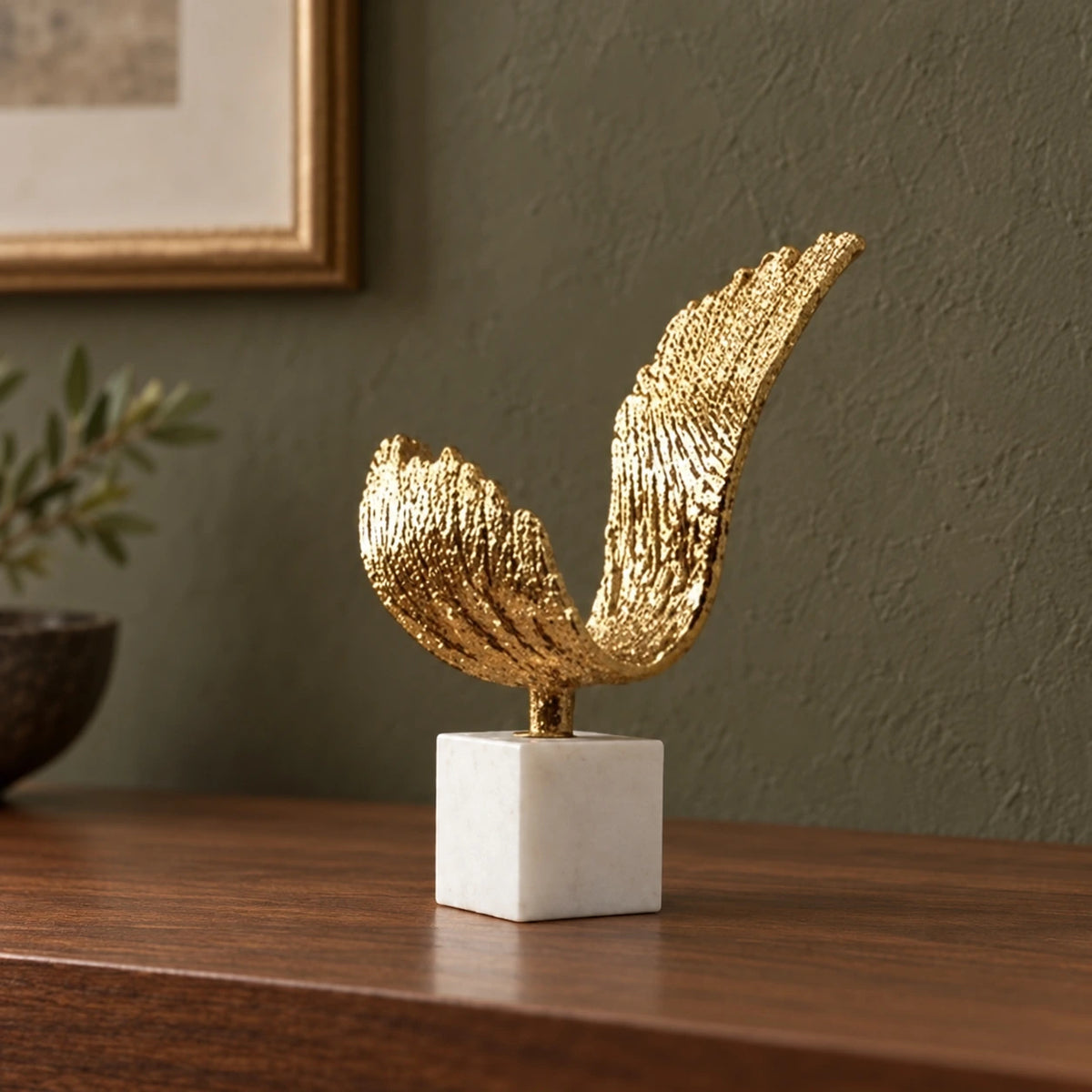 Ala de gaviota decorativa en blanco y dorado – adorno decorativo para sala