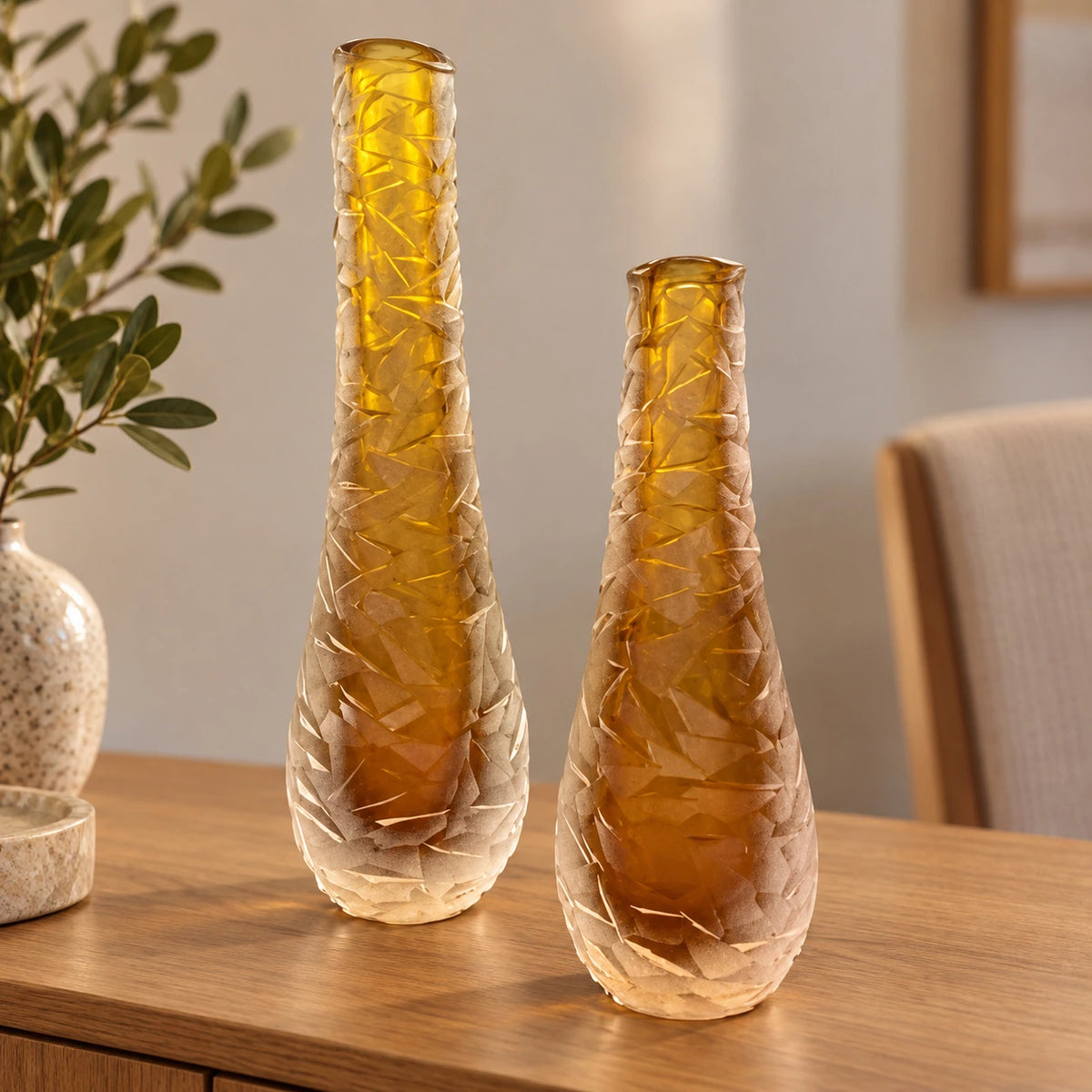 Jarrón con decoración de piedra en ámbar – florero decorativo