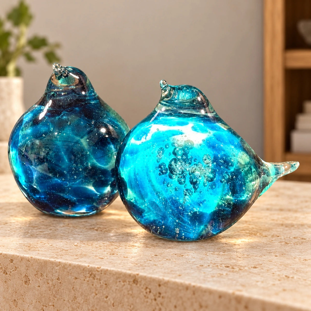 Pájaro de vidrio rechoncho en azul – adorno de vidrio soplado