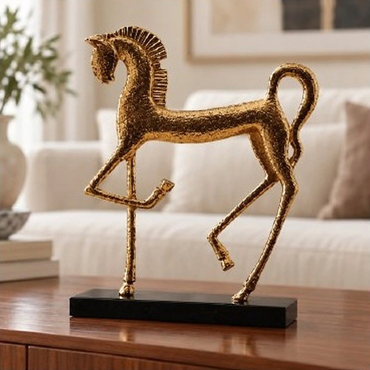 Troya en blanco y dorado – escultura decorativa