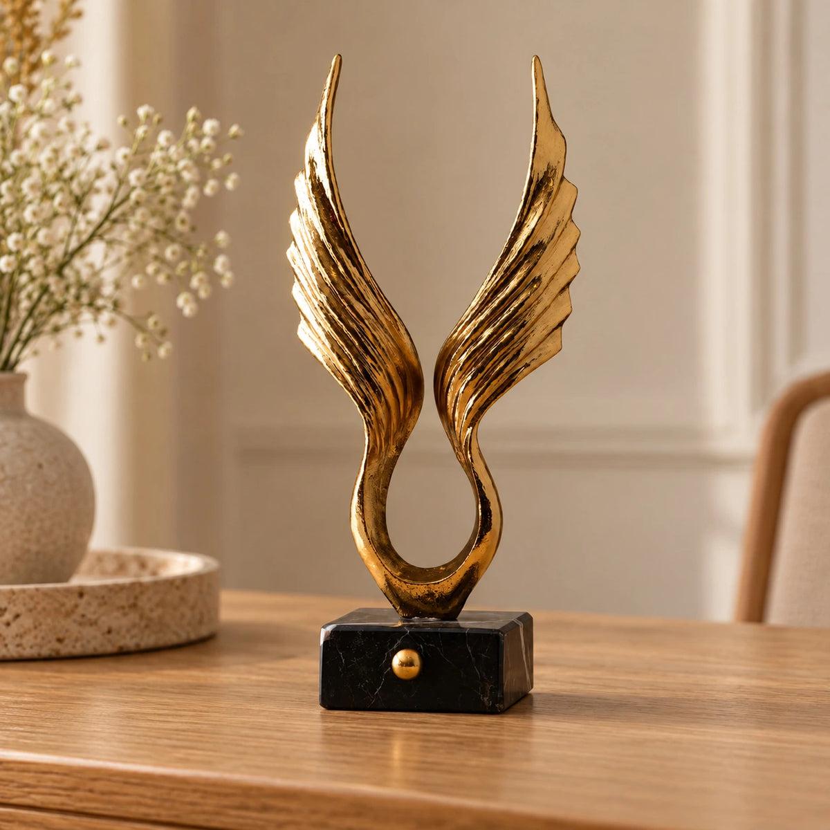 Alas de ángel en blanco y dorado – adorno decorativo para sala