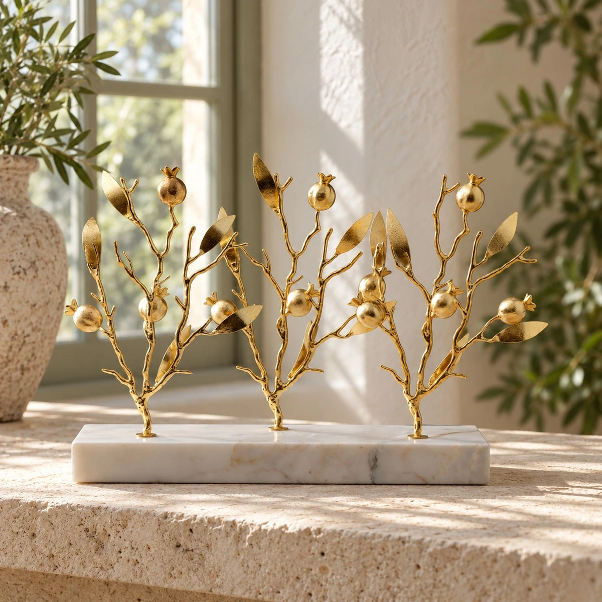Árbol de granadas decorativo de 3 ramas en blanco y dorado – adorno decorativo para sala