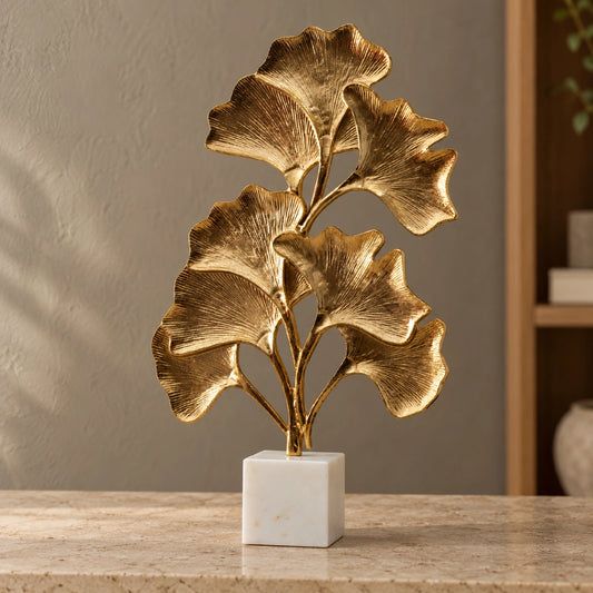 Árbol ginkgo decorativo estriado en blanco y dorado – adorno decorativo para sala