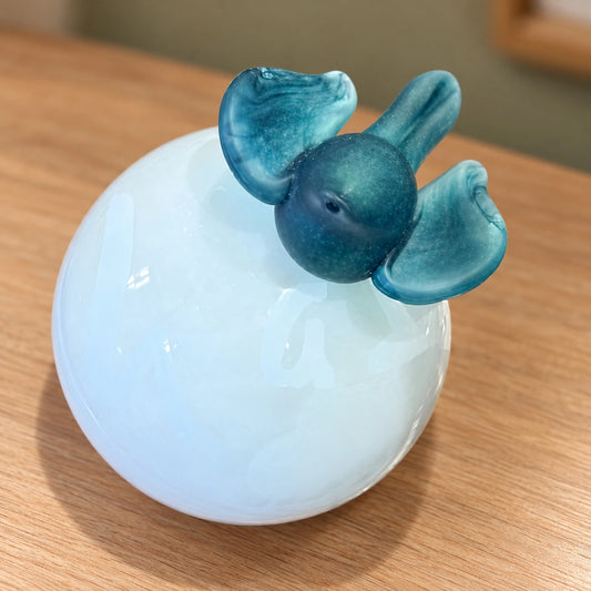 Bombonera con pájaro en blanco y verde – decoración para mesa de centro