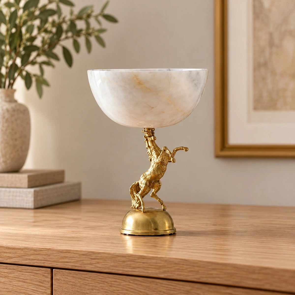 Bowl con caballo encabritado en blanco y dorado – centro de mesa decorativo