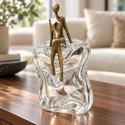 Decoración de vidrio con mujer sentada en transparente envejecido – adorno de vidrio soplado