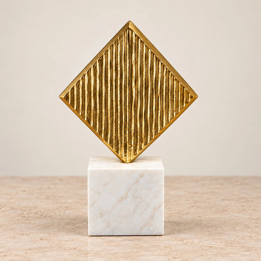Diamante decorativo en blanco y dorado – decoración de escritorio
