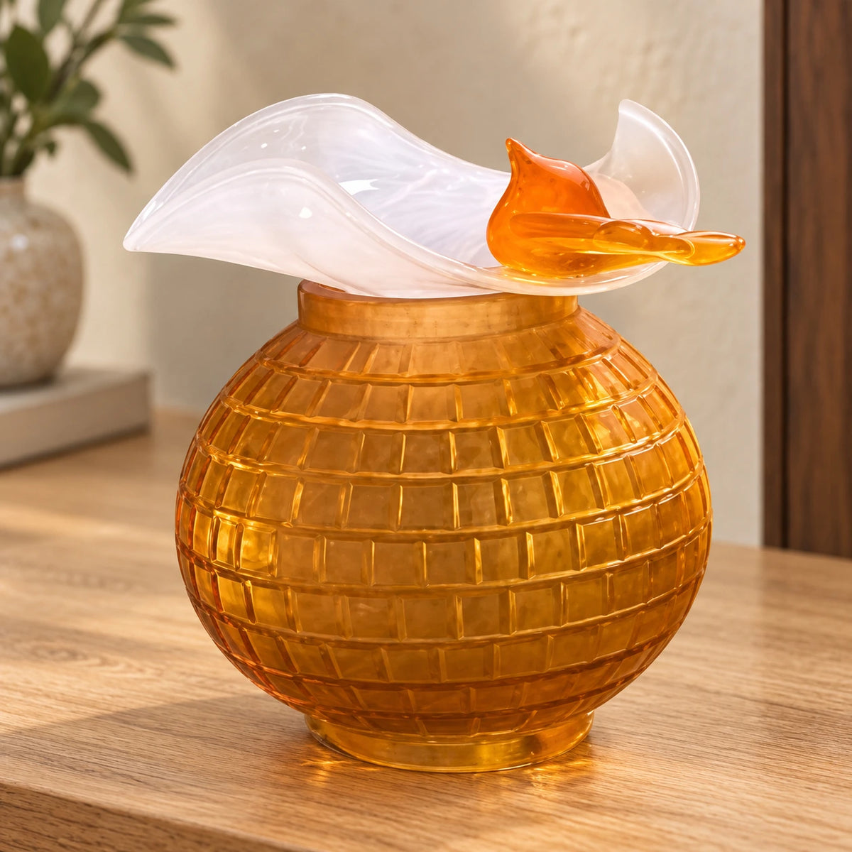 Jarrón de vidrio con pájaro en ámbar y blanco – florero decorativo