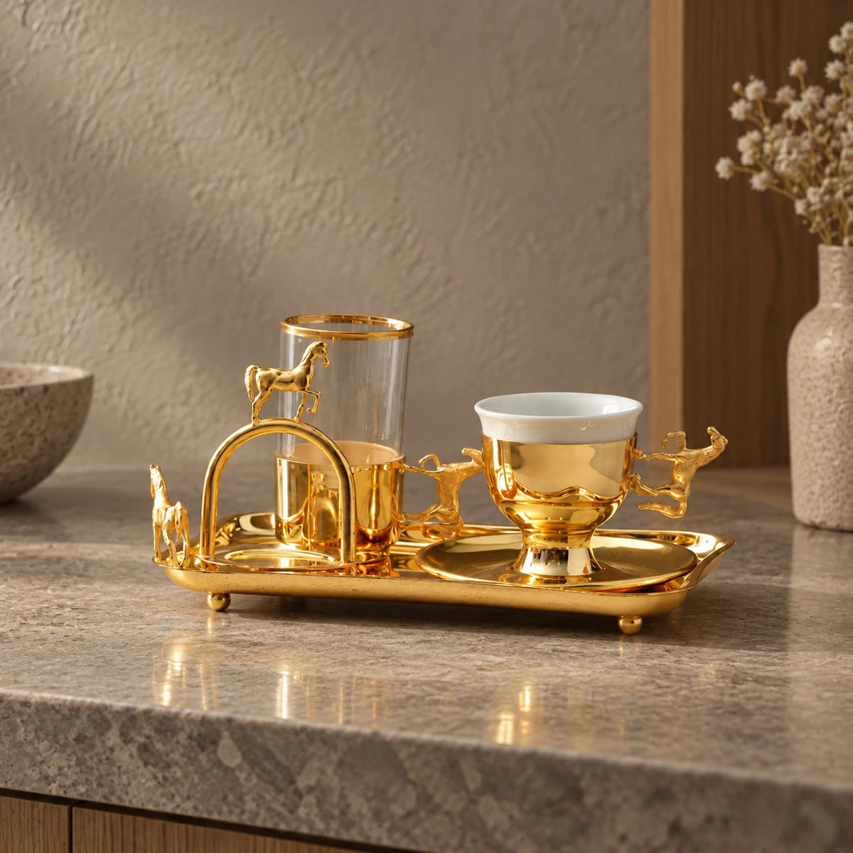 Juego de tazas dorado