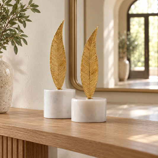 Mini pluma decorativa en blanco y dorado – adorno decorativo para sala