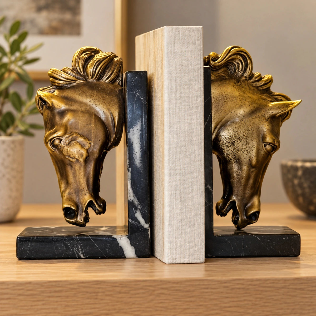 Sujetalibros con cabezas de caballo en negro envejecido – decoración de escritorio