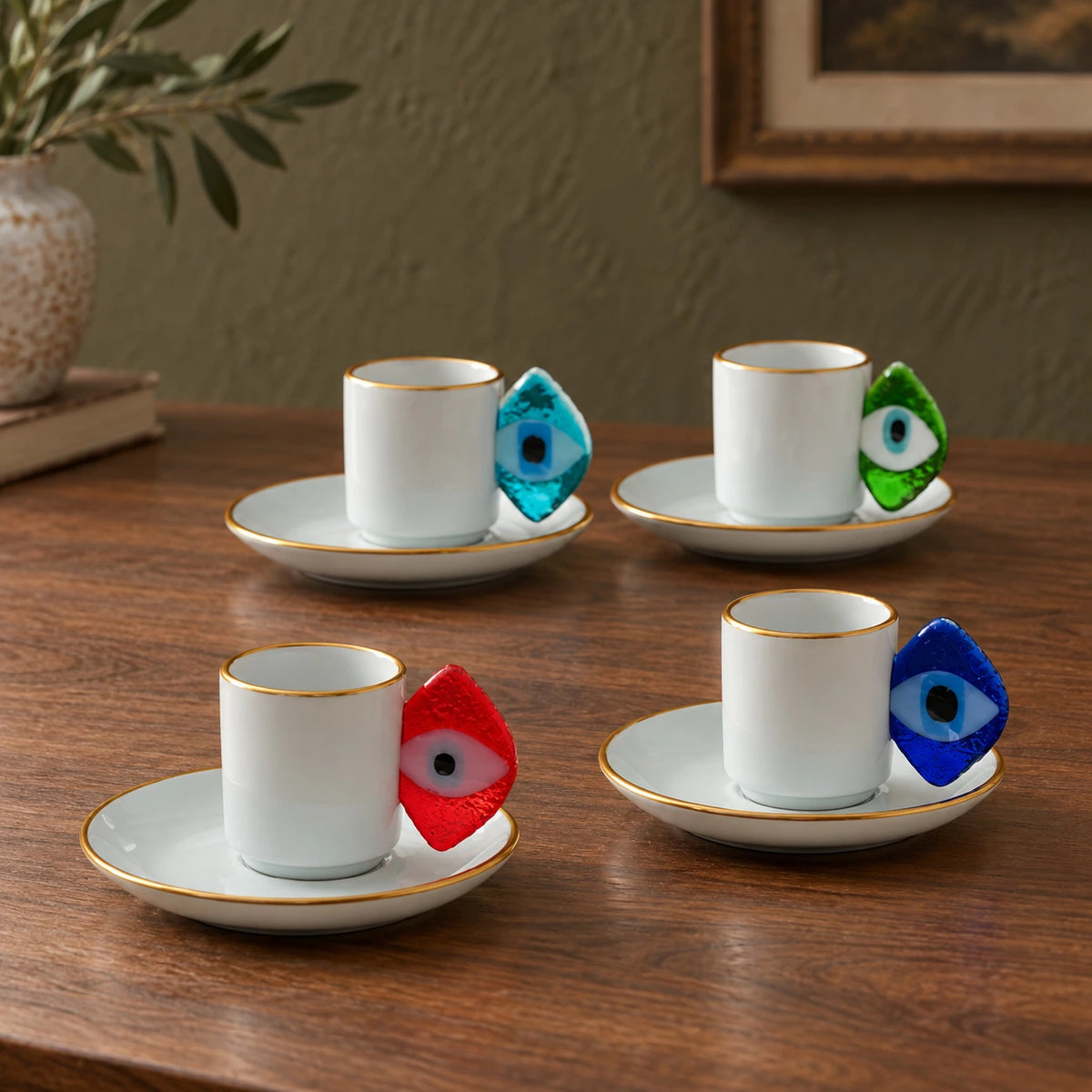 Taza de café con ojos de gato en multicolor – accesorio de mesa decorativo